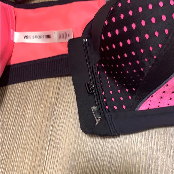 Victoria’s Secret Black and Pink Sportsbra - Picture 5 of 7